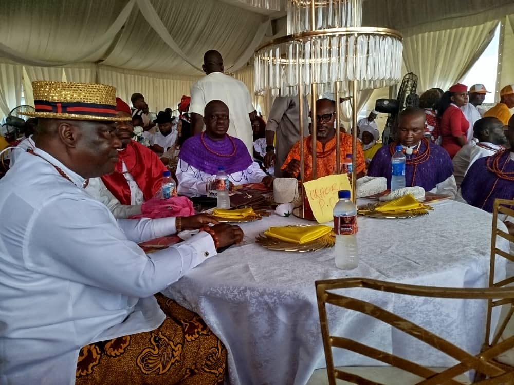 Arawhore, Opone and Others Felicitate with HRM Engr. Michael Orugbo on Staff of Office Presentation